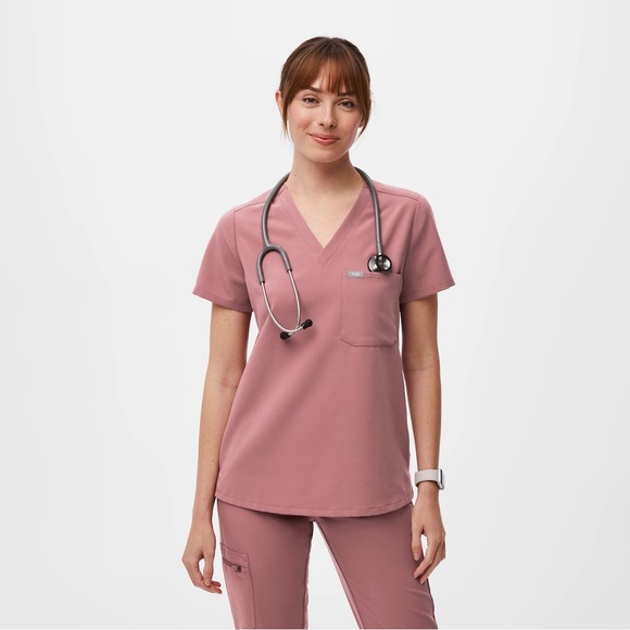Figs Women's Pink Short Sleeve Top and joggers set - Picture 1 of 3